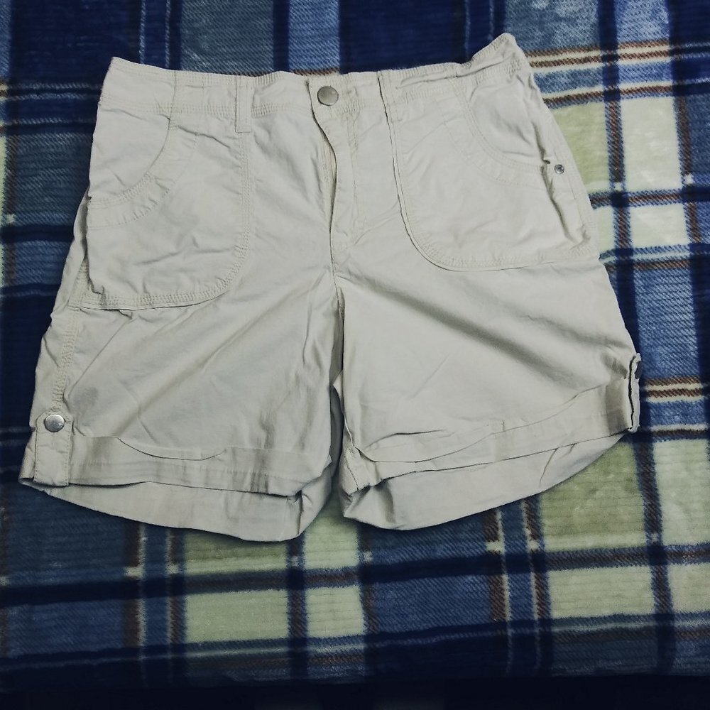 Gloria Vanderbilt Margo Cuffed Shorts Size 6 Missy